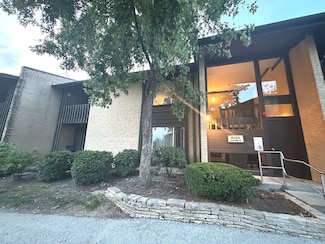 6156 Knoll Way Dr Unit 101, Willowbrook, IL 60527