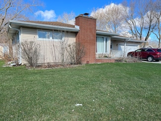 514 Iroquois Dr Unit 1, Aurora, IL 60506