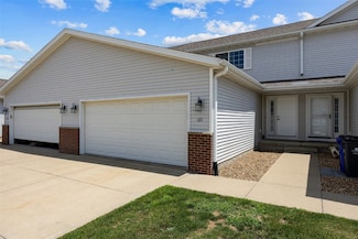 121 Woodstone Ln SW, Cedar Rapids, IA 52404