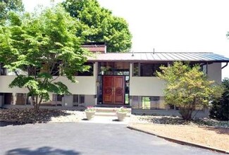 86 Pineridge Rd, Montgomery, MA 01085