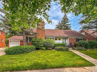 13318 Nadine Ave, Huntington Woods, MI 48070