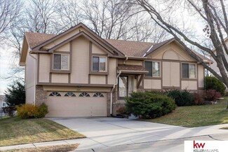 7809 La Vista Dr, La Vista, NE 68128