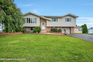 207 Pleasant View Dr, Greenfield Township, PA 18407
