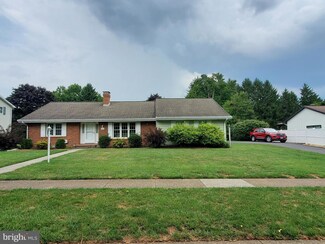 1092 Hillview Ln, Hershey, PA 17033