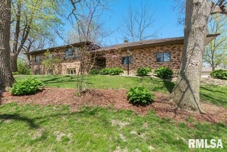 10358 282nd St, Donahue, IA 52746