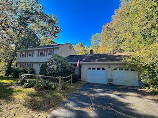 11 Village Ln, Burlington, CT 06013