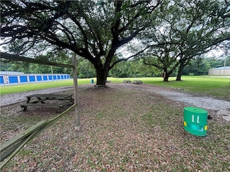 13085 N Wintzell Ave, Bayou La Batre, AL 36509