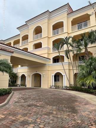 24 Harbour Isle Dr W Unit 104, Fort Pierce, FL 34949
