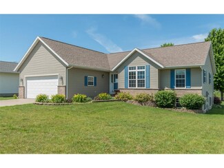 523 Boulder Dr, Center Point, IA 52213