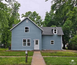 111 W 5th St, Solomon, KS 67480