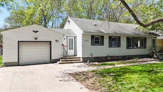 2207 Clearwater Rd, Saint Cloud, MN 56301