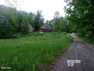 271 Hickey Rd, Hampton, NY 12837