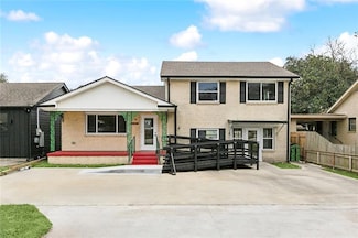 2219 Paris Rd, Chalmette, LA 70043