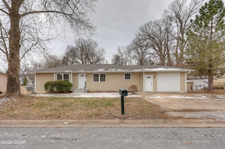 205 Hazelwood Dr, Neosho, MO 64850