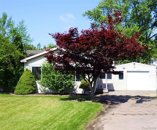 7044 Desmond Rd, Waterford, MI 48329