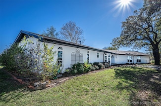 1348 Gene Autry Rd, Ardmore, OK 73401