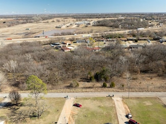 812 S Dogwood Dr, Pauls Valley, OK 73075