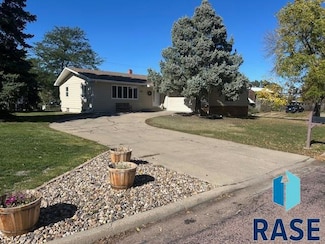 904 S Sanborn St, Chamberlain, SD 57325