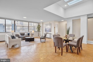 2201 L St NW Unit 906, Washington, DC 20037