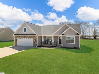 218 Little Man Dr, Boiling Springs, SC 29316