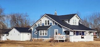 201 Spring St, Dundee, IA 52038