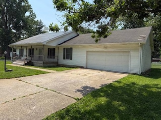 4 Walker Ave, Beardstown, IL 62618