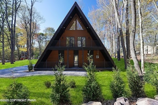 107 Cardinal Dr, Pocono Lake, PA 18347