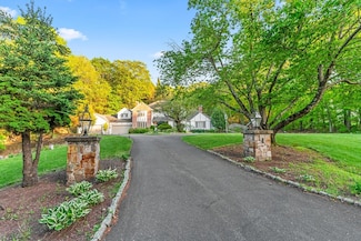 112 Bigelow Dr, Sudbury, MA 01776