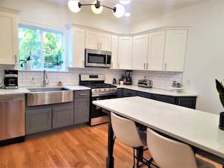 13 Belknap St Unit 111, Dedham, MA 02026