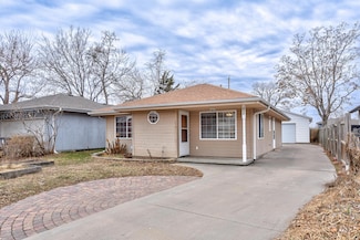 214 N 40th St, Council Bluffs, IA 51501