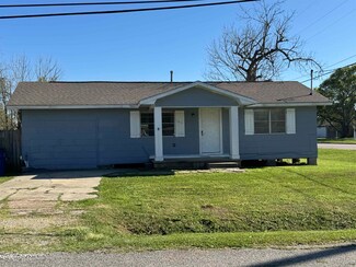 385 Warner St, Bridge City, TX 77611