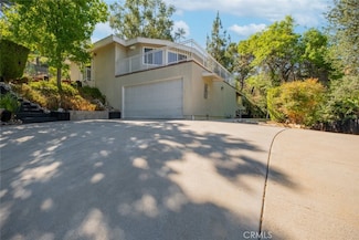 9530 Wheatland Ave, Sunland, CA 91040