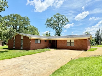 104 Cherokee Dr, Amory, MS 38821