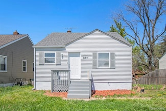 887 University Dr, Pontiac, MI 48342