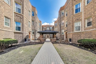 545 W Addison St Unit 1, Chicago, IL 60613