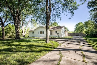 4904 Grandview Rd, Kansas City, MO 64137