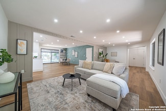 315 Royal Oaks Dr, San Antonio, TX 78209