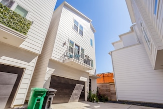 1025 Roberts St, Houston, TX 77003