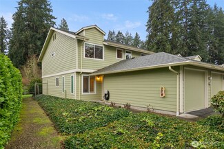 3926 NW Fairway Ln Unit 3J, Bremerton, WA 98312