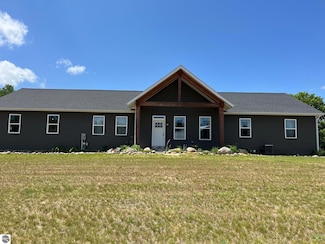 3762 S 31 Rd, Cadillac, MI 49601