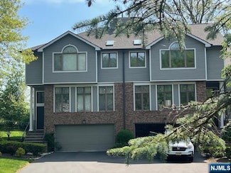 100 Lakeview Dr, Old Tappan, NJ 07675