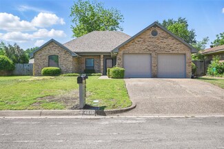 4613 Applewood Rd, Fort Worth, TX 76133