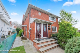 8 Sunnyside Terrace, Staten Island, NY 10301