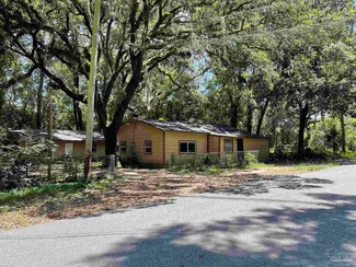 4528 Limit St, Bagdad, FL 32583
