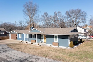 8548 Grandview Ln, Overland Park, KS 66212