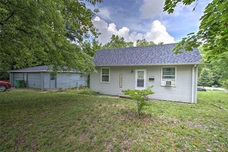 106 N 29th St, Decatur, IL 62521