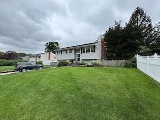 20 Bayberry Rd, Ronkonkoma, NY 11779