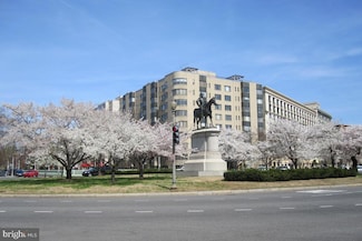 1 Scott Cir NW Unit 121, Washington, DC 20036
