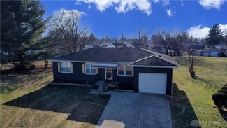 1315 Skyline Ln, Springfield, OH 45505