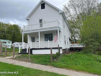 26 N Mcnab Ave, Gloversville, NY 12078